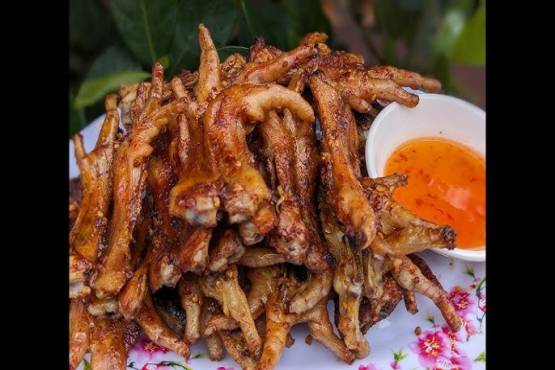 ជើងមាន់អាំងអំបិលម្ទេស