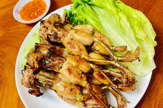 កង្កែបអាំងអំបិលម្ទេស