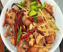 មាន់រំលីងគល់ស្លឹកគ្រៃ